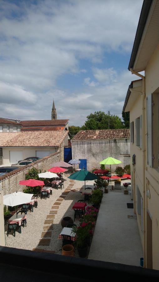Cafe De Paris Hotel Lesparre-Médoc Exterior foto
